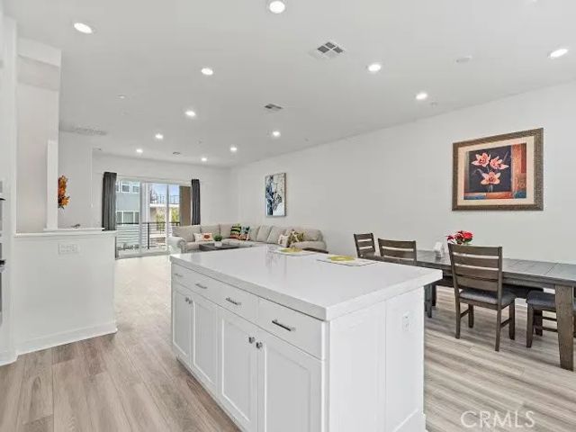 352 Tank, Irvine, CA 92618