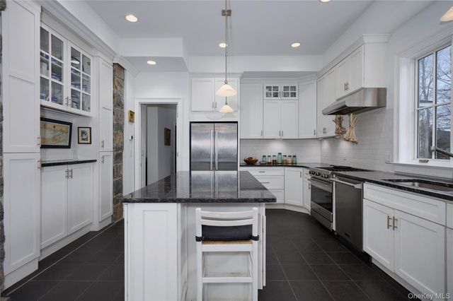 528 Eagle Valley Road, Tuxedo Park, NY 10987