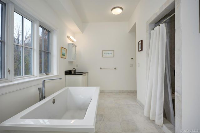 528 Eagle Valley Road, Tuxedo Park, NY 10987