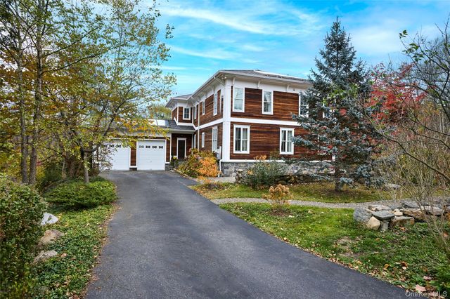 528 Eagle Valley Road, Tuxedo Park, NY 10987