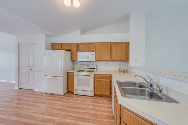 249 Sierra Pass Drive, Schaumburg, IL 60194