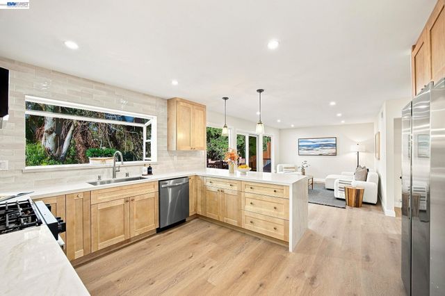 2500 Lancaster Ct, Hayward, CA 94542