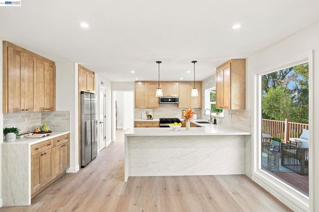 2500 Lancaster Ct, Hayward, CA 94542
