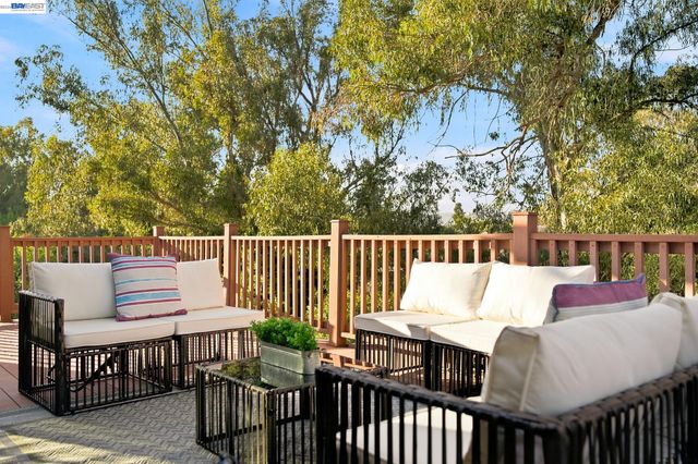 2500 Lancaster Ct, Hayward, CA 94542