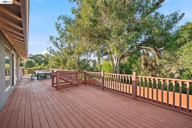 2500 Lancaster Ct, Hayward, CA 94542