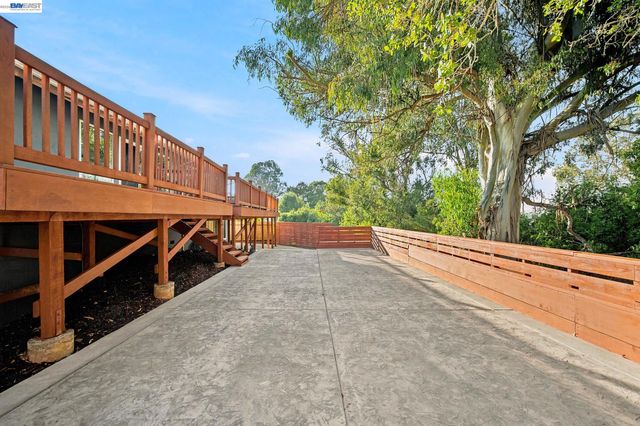 2500 Lancaster Ct, Hayward, CA 94542