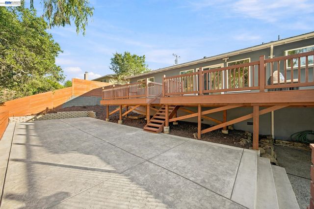 2500 Lancaster Ct, Hayward, CA 94542