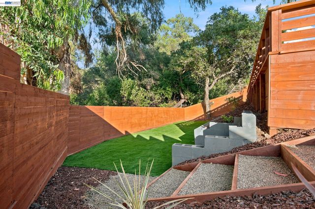 2500 Lancaster Ct, Hayward, CA 94542