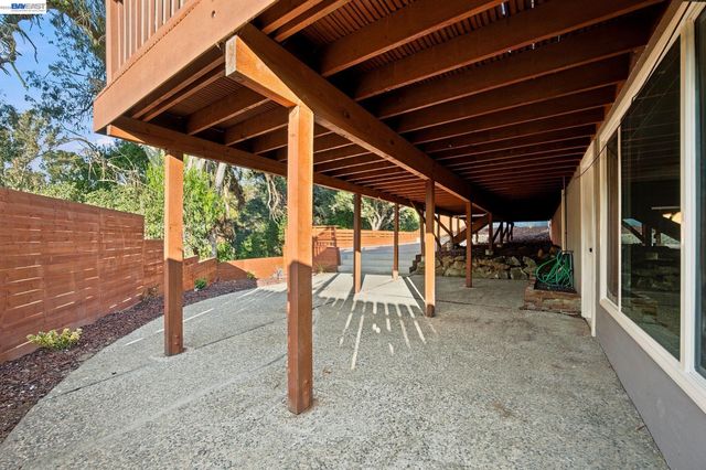 2500 Lancaster Ct, Hayward, CA 94542