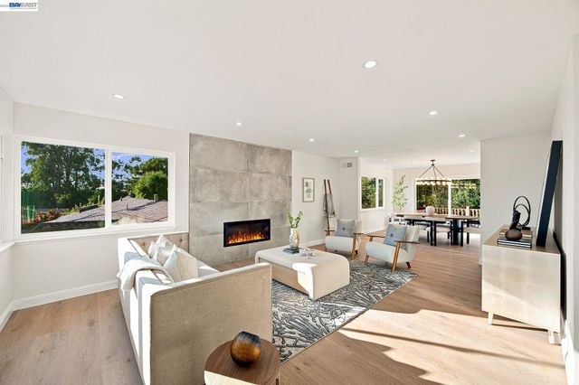 2500 Lancaster Ct, Hayward, CA 94542