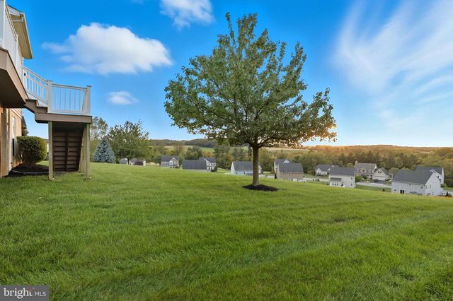 1404 CREST WAY, York, PA 17403