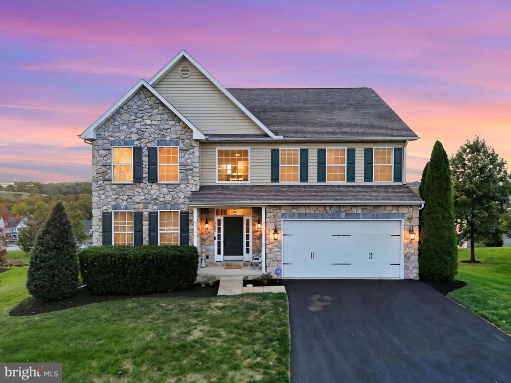 1404 CREST WAY, York, PA 17403