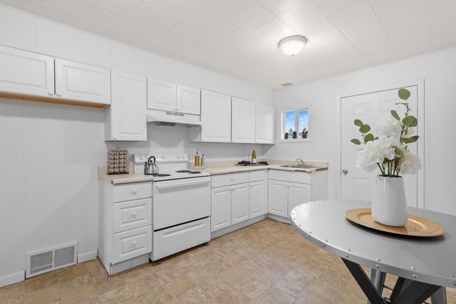 420 E Sanson Ave, Spokane, WA 99207