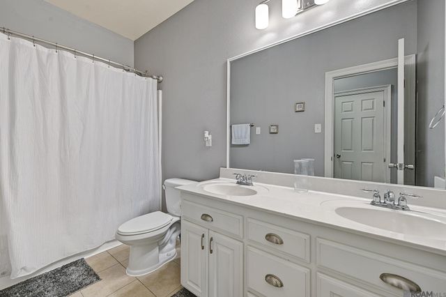 8293 Quiet Creek Dr, Denham Springs, LA 70726