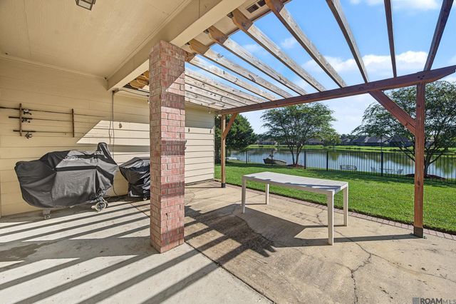 8293 Quiet Creek Dr, Denham Springs, LA 70726