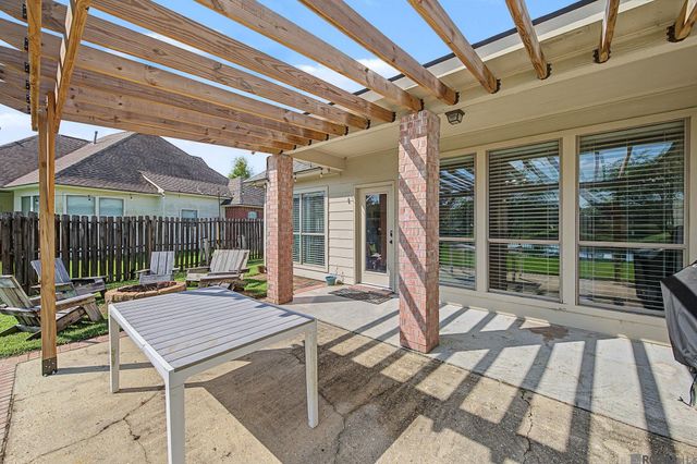 8293 Quiet Creek Dr, Denham Springs, LA 70726