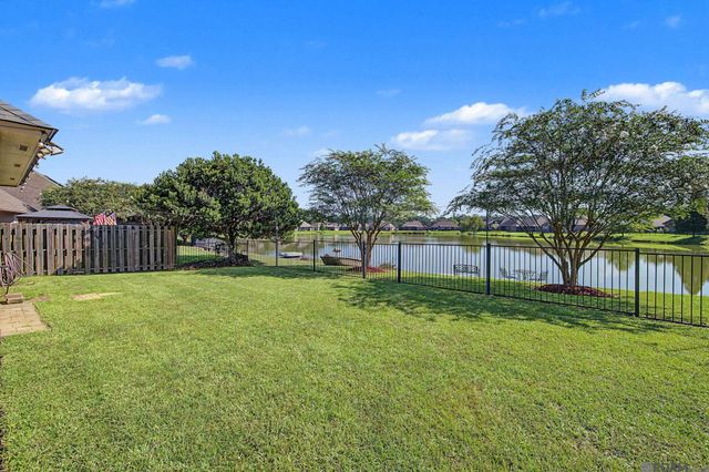 8293 Quiet Creek Dr, Denham Springs, LA 70726