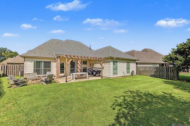 8293 Quiet Creek Dr, Denham Springs, LA 70726