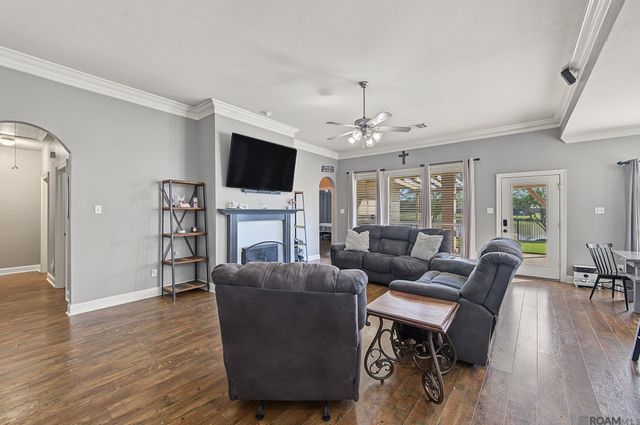 8293 Quiet Creek Dr, Denham Springs, LA 70726