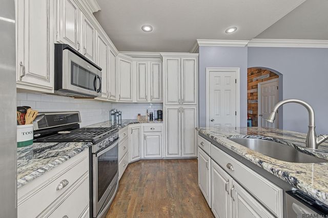 8293 Quiet Creek Dr, Denham Springs, LA 70726