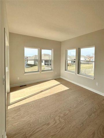 9039 SW 5th Street, Blue Springs, MO 64064