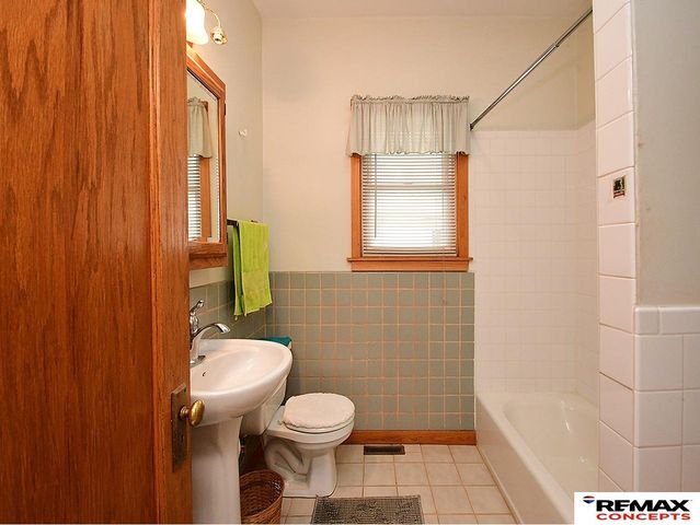 850 S 36th Street, Lincoln, NE 68510