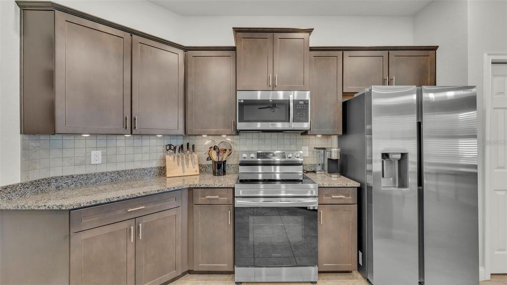 Image 15 of property listing at 6847 TREYMONT DRIVE, Lakeland, FL 33813