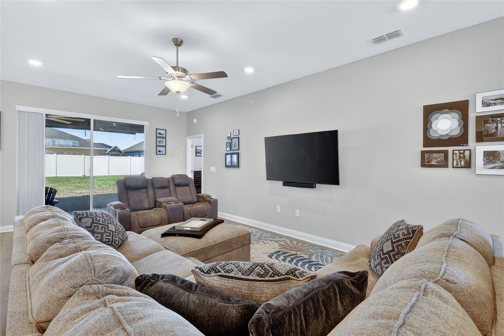 Image 21 of property listing at 6847 TREYMONT DRIVE, Lakeland, FL 33813