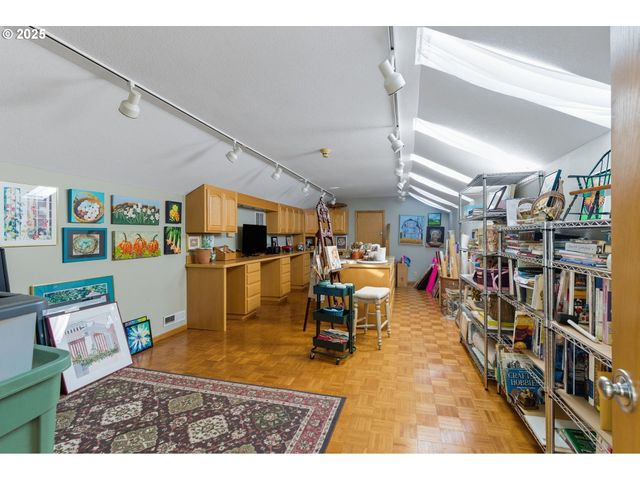 24960 Ne PRAIRIE VIEW Dr, Aurora, OR 97002