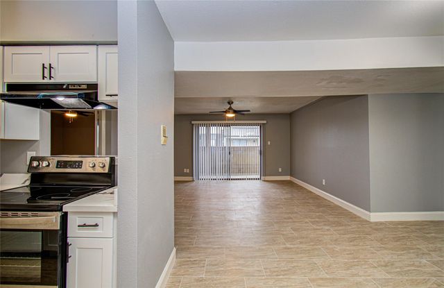 8421 Hearth Drive 31, Houston, TX 77054