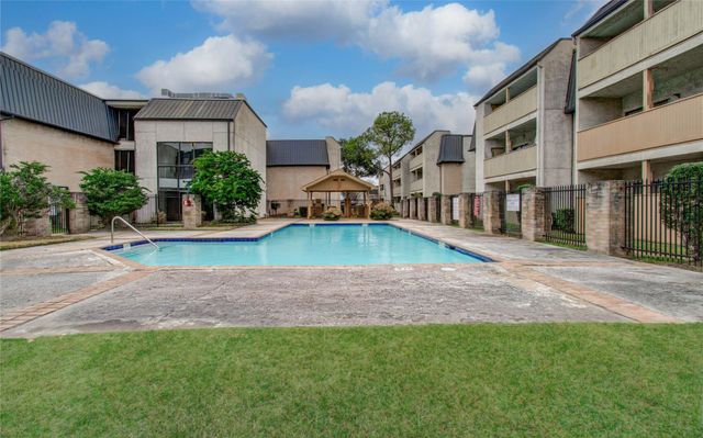 8421 Hearth Drive 31, Houston, TX 77054