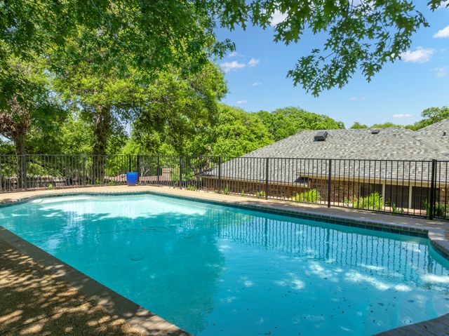 409 Shadow Mountain Drive, Woodway, TX 76712