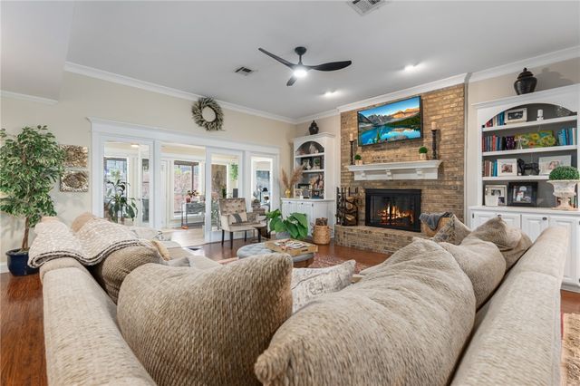 409 Shadow Mountain Drive, Woodway, TX 76712