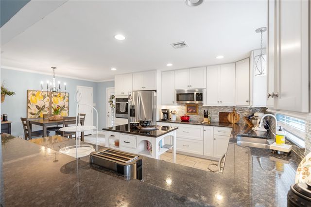 409 Shadow Mountain Drive, Woodway, TX 76712