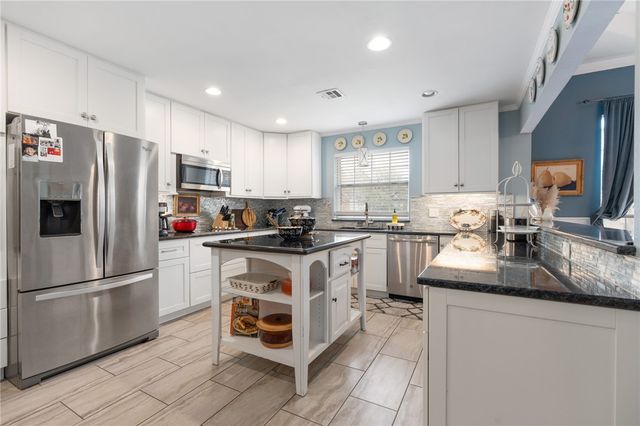409 Shadow Mountain Drive, Woodway, TX 76712