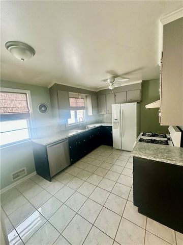 33 Wedgewood Dr, Gates, NY 14624