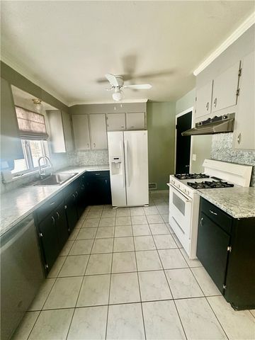 33 Wedgewood Dr, Gates, NY 14624