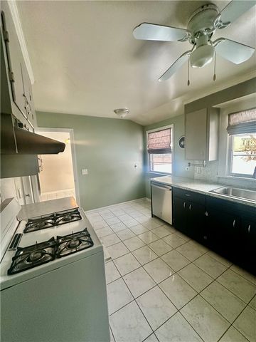 33 Wedgewood Dr, Gates, NY 14624