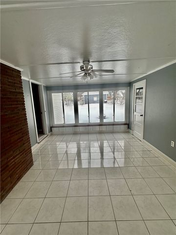 33 Wedgewood Dr, Gates, NY 14624