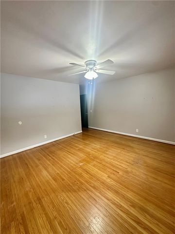 33 Wedgewood Dr, Gates, NY 14624