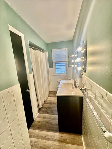 33 Wedgewood Dr, Gates, NY 14624