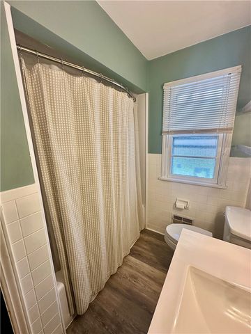 33 Wedgewood Dr, Gates, NY 14624