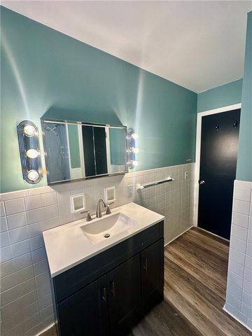 33 Wedgewood Dr, Gates, NY 14624