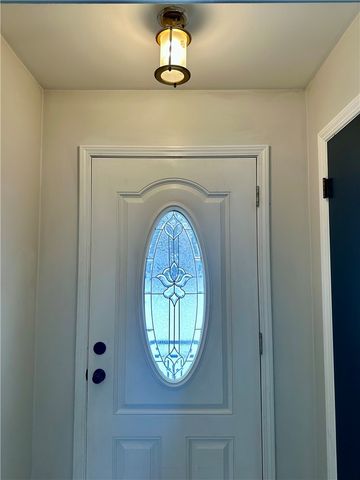 33 Wedgewood Dr, Gates, NY 14624