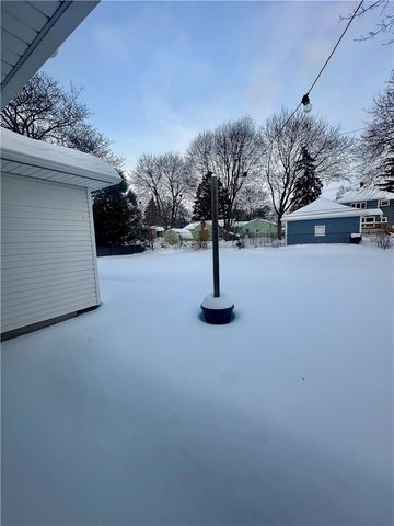 33 Wedgewood Dr, Gates, NY 14624