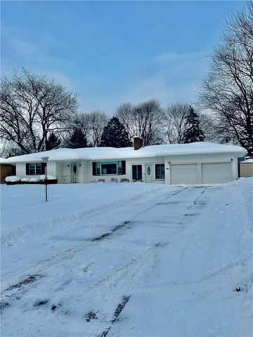 33 Wedgewood Dr, Gates, NY 14624