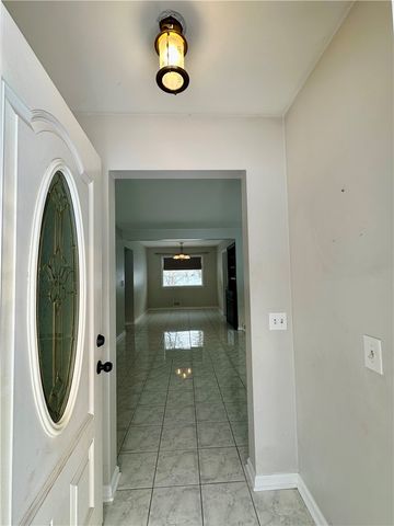 33 Wedgewood Dr, Gates, NY 14624