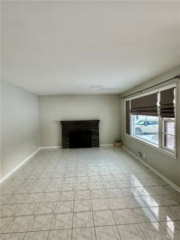 33 Wedgewood Dr, Gates, NY 14624