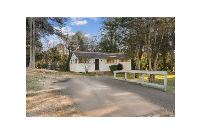 2701 Sonora Lane, Charlotte, NC 28208