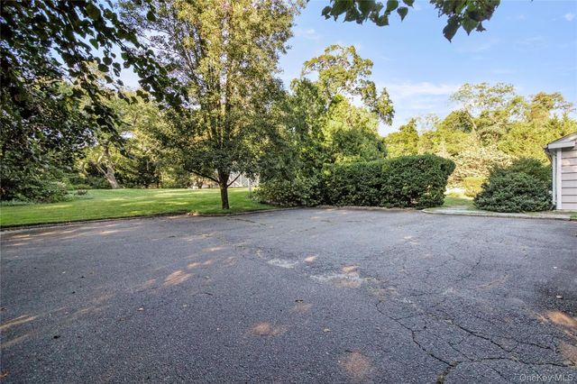 953 Ripley Lane, Oyster Bay, NY 11771